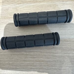 POIGNÉE CAOUTCHOUC 120MM NOIR